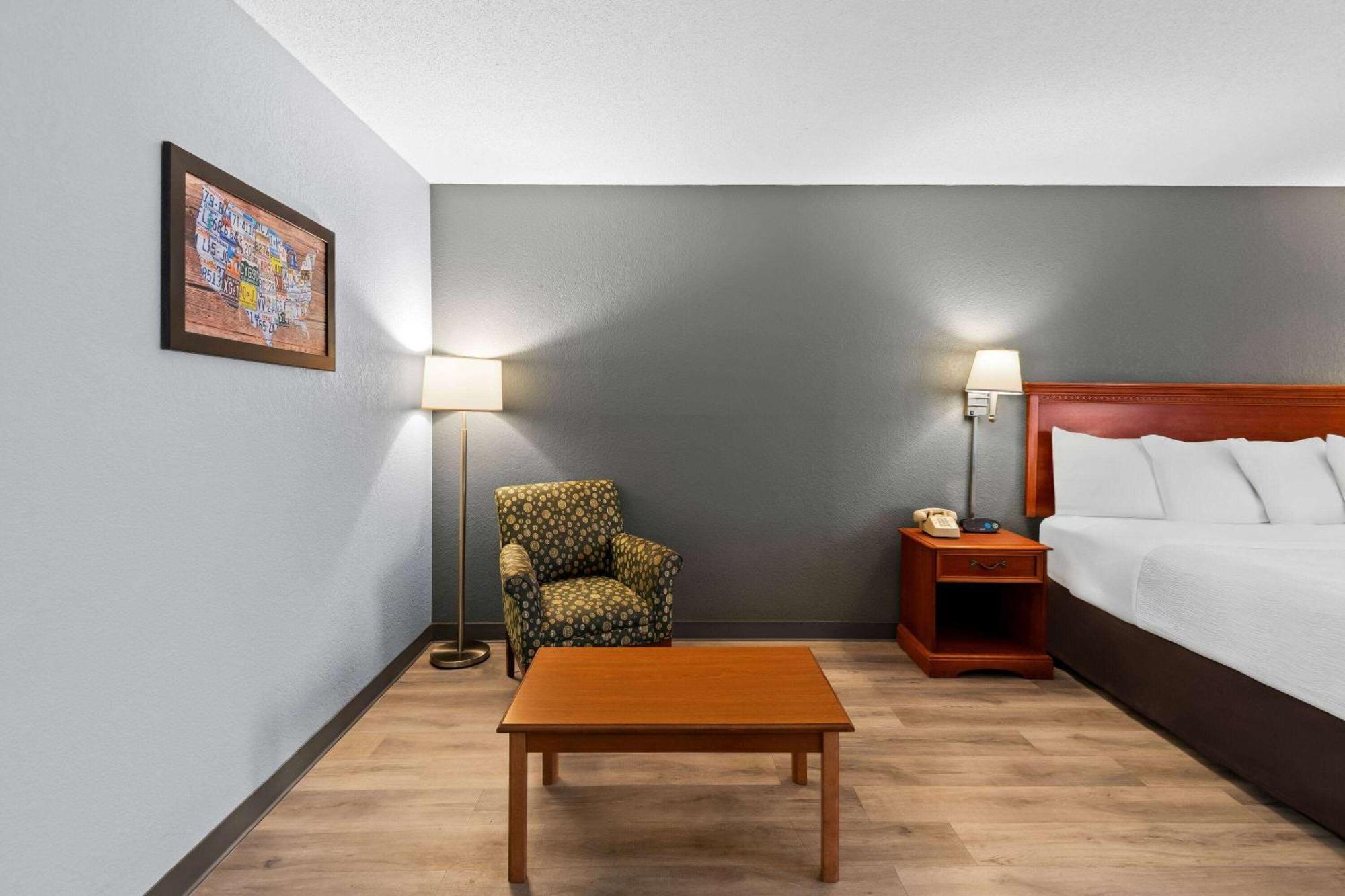 Baymont By Wyndham Lebanon In Villa Exterior photo
